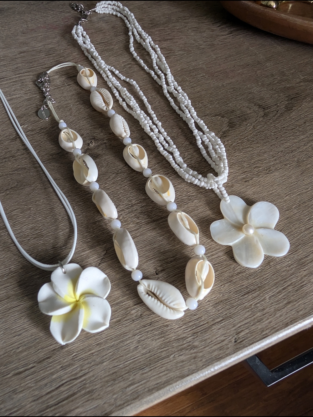 Shell and Plumeria White Beach Necklace Set - Picture 3 of 4